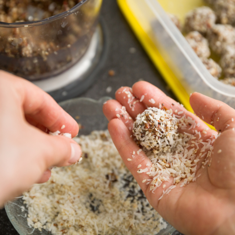 Cashew Butter and Apricot Energy Bites